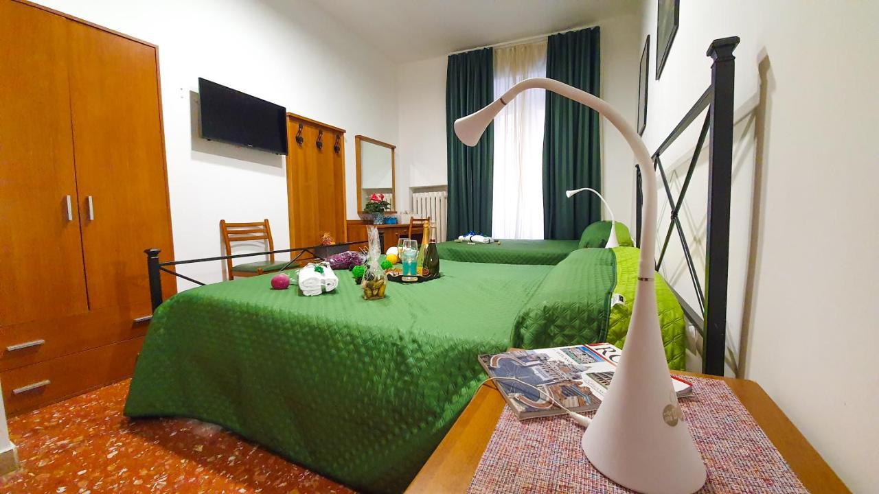 ホテル A Casa Simpatia - A Richiesta Parcheggio Gratuito ! ローマ エクステリア 写真