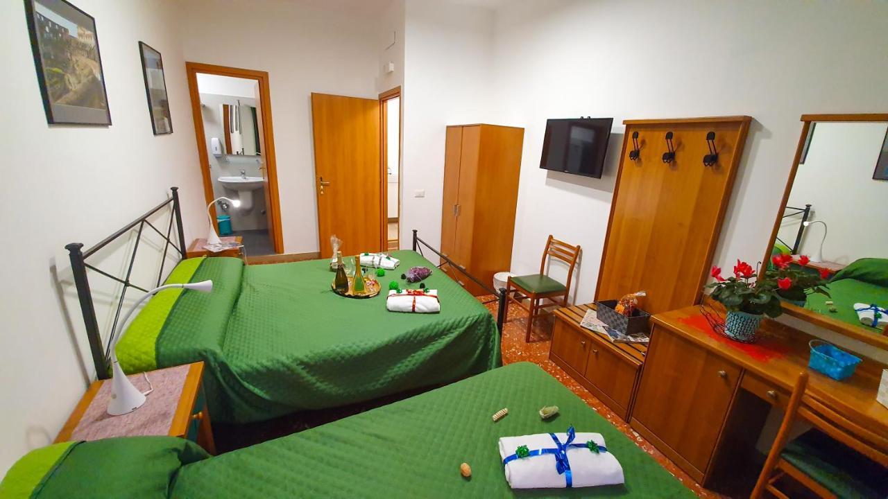ホテル A Casa Simpatia - A Richiesta Parcheggio Gratuito ! ローマ エクステリア 写真