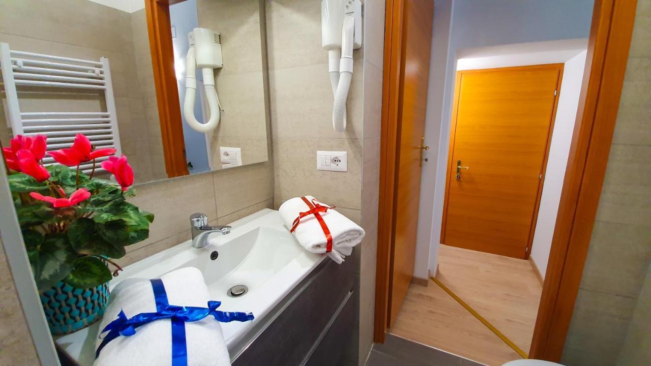 ホテル A Casa Simpatia - A Richiesta Parcheggio Gratuito ! ローマ エクステリア 写真