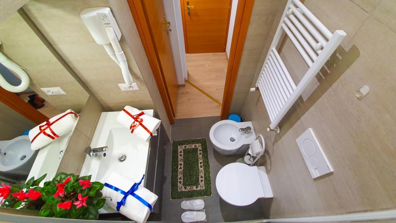 ホテル A Casa Simpatia - A Richiesta Parcheggio Gratuito ! ローマ エクステリア 写真