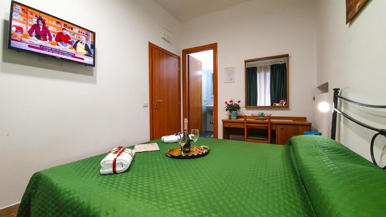 ホテル A Casa Simpatia - A Richiesta Parcheggio Gratuito ! ローマ エクステリア 写真