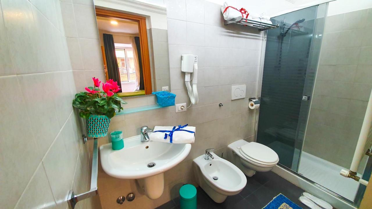 ホテル A Casa Simpatia - A Richiesta Parcheggio Gratuito ! ローマ エクステリア 写真